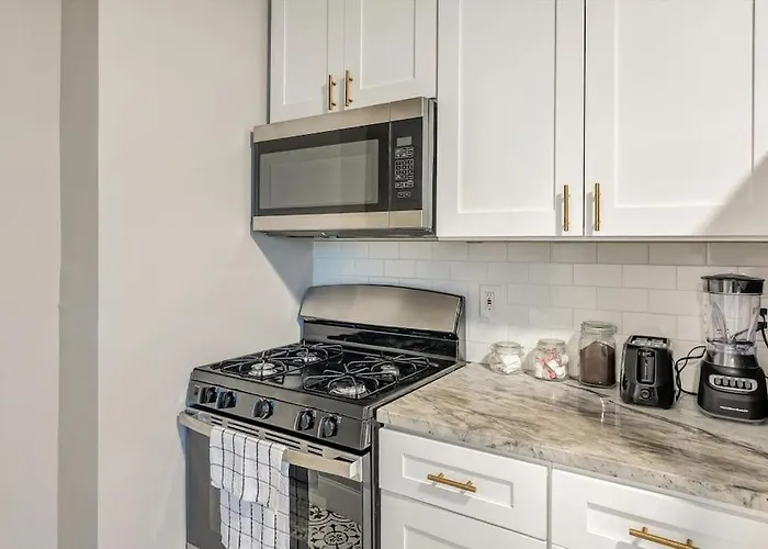 Beautiful Tower Grove Unit Recently Renovated 2S