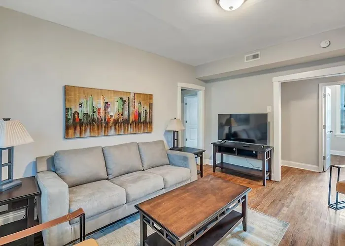 Beautiful Tower Grove Unit Recently Renovated 2S